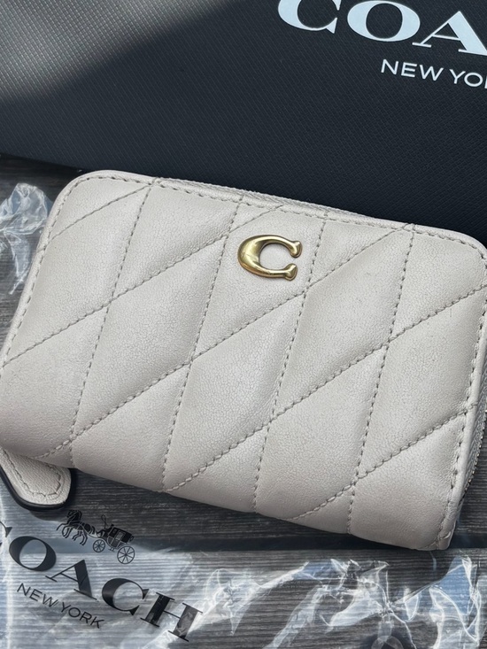 Coach Handbags - Coach Quilted Zip Card Wallet in Cream with Gold 'C'